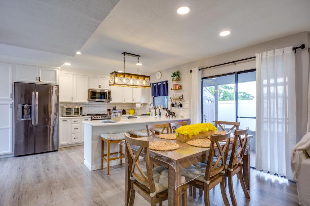 5 Mi to Beach Jupiter Townhome with Pool Access